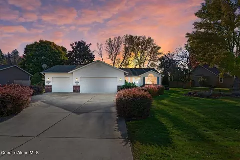 8488 N Maple St, Hayden, ID 83835