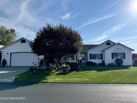1092 W Woodlawn Dr, Hayden, ID 83835