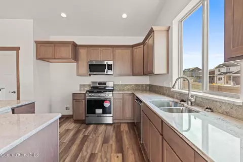 Kitchen - 1933 E Mykal Ct, Post Falls, ID 83854 photo 3 of 4