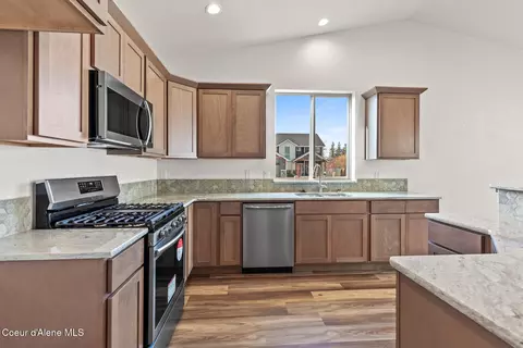 Kitchen - 1933 E Mykal Ct, Post Falls, ID 83854 photo 2 of 4