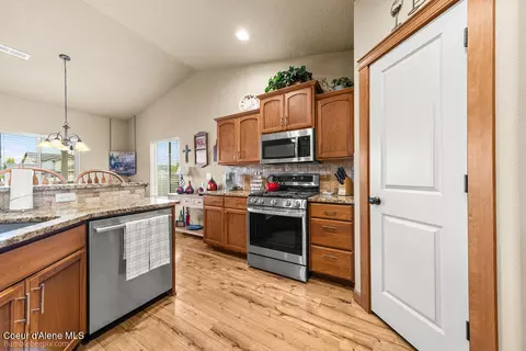 Kitchen - 2960 E Galway Cir, Post Falls, ID 83854 photo 3 of 5
