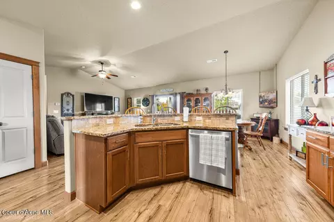 Kitchen - 2960 E Galway Cir, Post Falls, ID 83854 photo 4 of 5