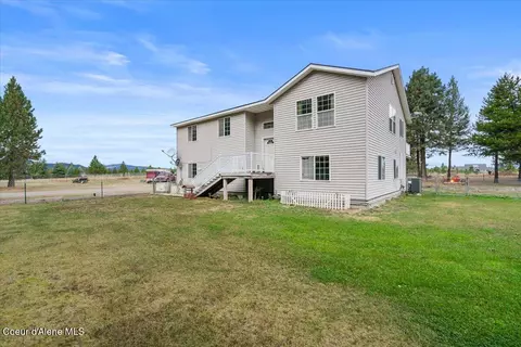 811 E Seasons Rd, Athol, ID 83801