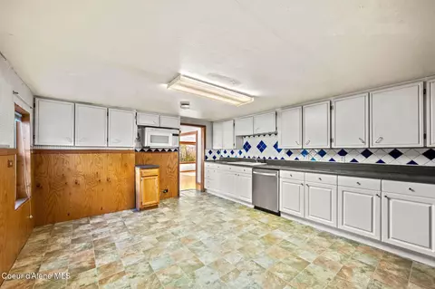 Kitchen - 508 B St, Pinehurst, ID 83850 photo 2 of 3