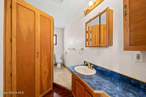 Bath - 508 B St, Pinehurst, ID 83850 photo 2 of 3