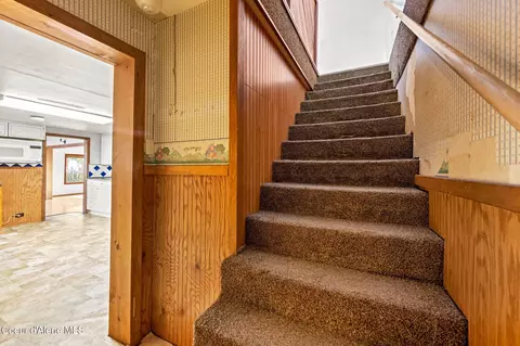 Entry Way - 508 B St, Pinehurst, ID 83850 photo 2 of 3