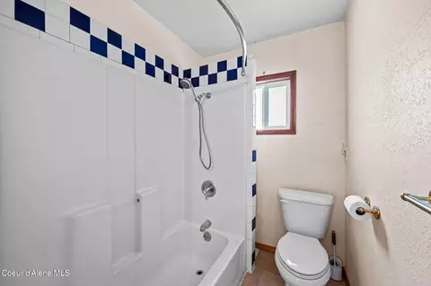 Bath - 508 B St, Pinehurst, ID 83850 photo 3 of 3
