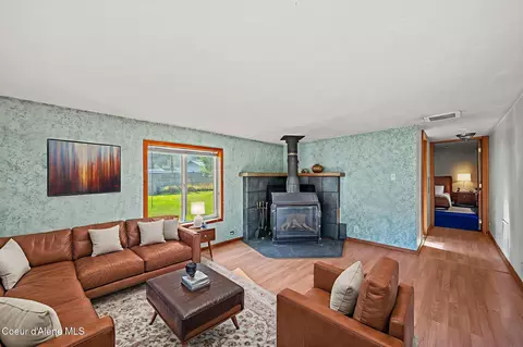 Living - 508 B St, Pinehurst, ID 83850 photo 4 of 5
