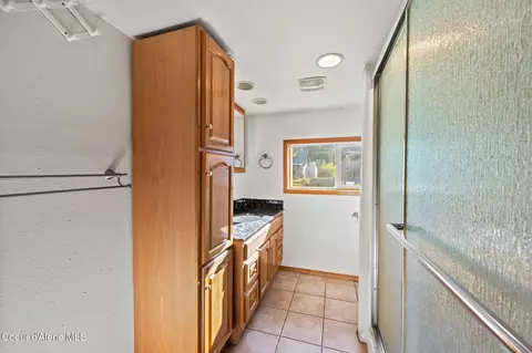 Bath - 508 B St, Pinehurst, ID 83850 photo 1 of 3