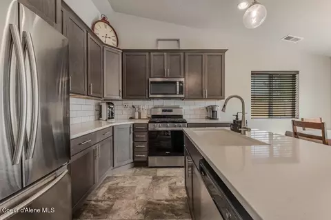 Kitchen - 4044 N Shelburne Loop, Post Falls, ID 83854 photo 2 of 6