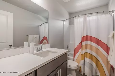 Bath - 4044 N Shelburne Loop, Post Falls, ID 83854 photo 1 of 2