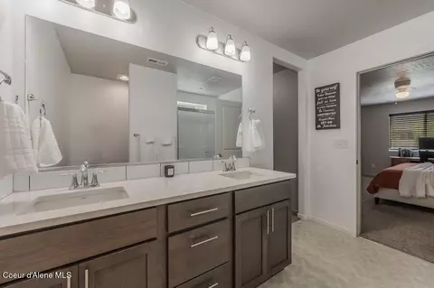 Bath - 4044 N Shelburne Loop, Post Falls, ID 83854 photo 2 of 2