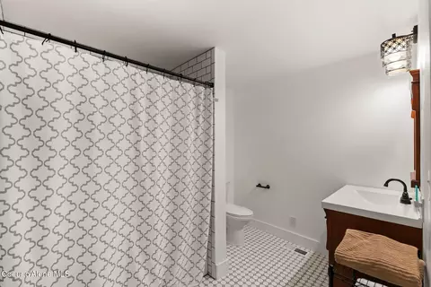 Bath - 417 S 4th Ave, Sandpoint, ID 83864 photo 1 of 3