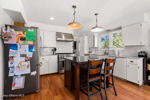 Kitchen - 417 S 4th Ave, Sandpoint, ID 83864 photo 4 of 5