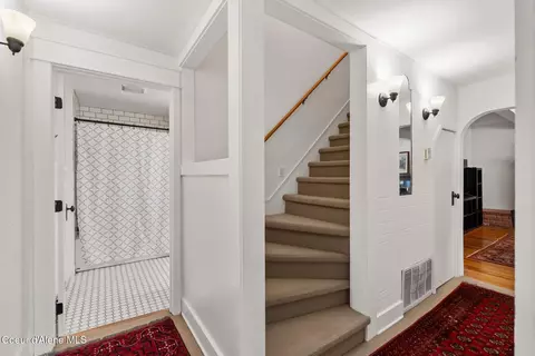 Entry Way - 417 S 4th Ave, Sandpoint, ID 83864 photo 2 of 3