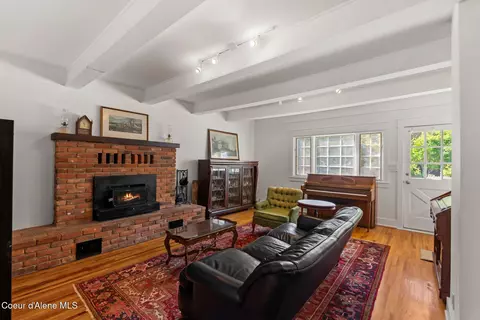 Living - 417 S 4th Ave, Sandpoint, ID 83864 photo 3 of 4