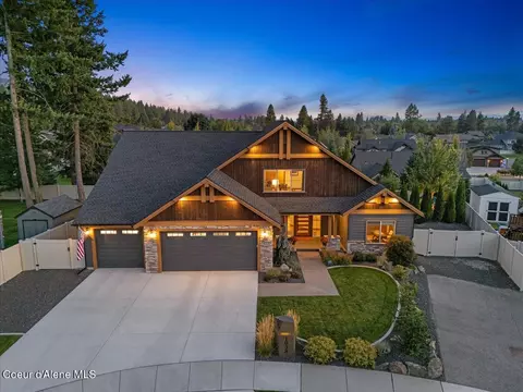 1038 E Gravelstone Ct, Hayden, ID 83835