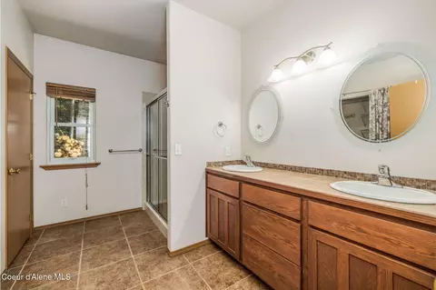 Bath - 4606 E Moen Rd, Hayden, ID 83835 photo 1 of 2