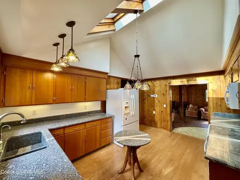 Kitchen - 1557 Pleasant Valley Loop, Naples, ID 83847 photo 4 of 4
