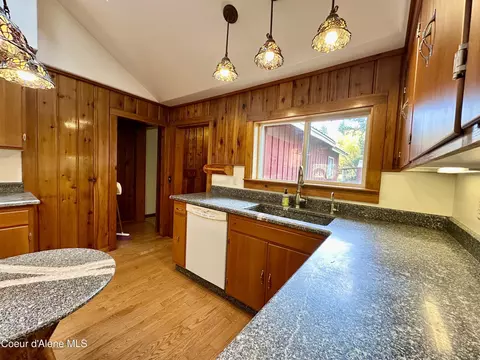 Kitchen - 1557 Pleasant Valley Loop, Naples, ID 83847 photo 1 of 4