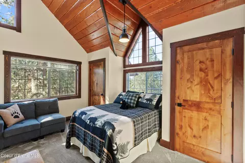 Bedroom - 1515 E Red Barn Rd, Harrison, ID 83833 photo 4 of 9