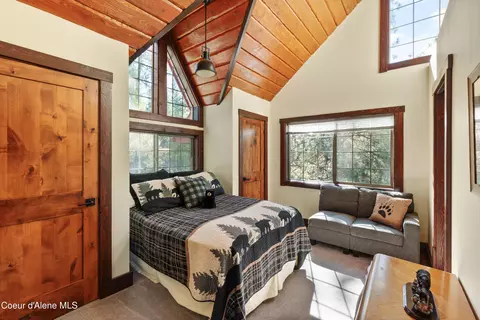 Bedroom - 1515 E Red Barn Rd, Harrison, ID 83833 photo 8 of 9