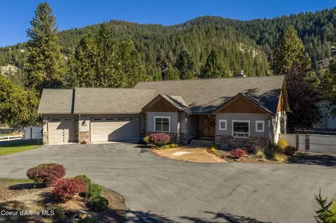 5960 N 17th St, Dalton Gardens, ID 83815