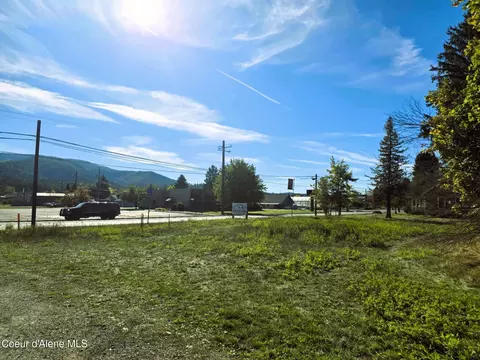 124 E Albeni Hwy, Priest River, ID 83856