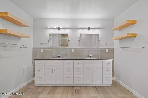 Bath - 10050 E Duce Rd, Athol, ID 83801 photo 2 of 3