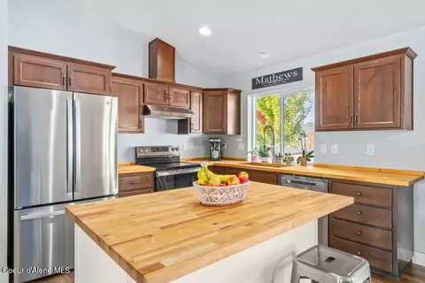 Kitchen - 15344 N Pristine Cir, Rathdrum, ID 83858 photo 2 of 2
