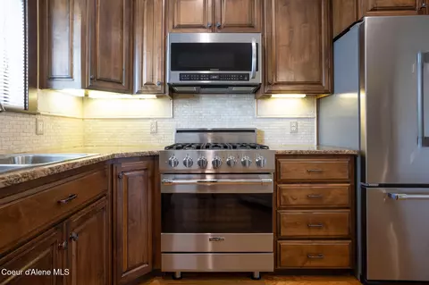 Kitchen - 1365 E Mordyl Loop, Post Falls, ID 83854 photo 6 of 7