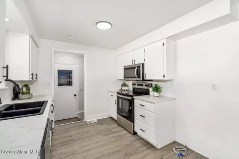 Kitchen - 527 E 23rd Ave, Post Falls, ID 83854 photo 2 of 2
