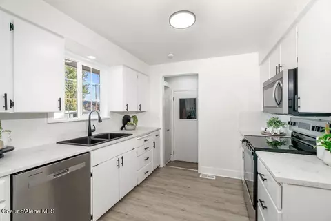 Kitchen - 527 E 23rd Ave, Post Falls, ID 83854 photo 1 of 2