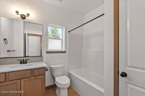Bath - 2060 E Plaza Ct, Post Falls, ID 83854 photo 3 of 3