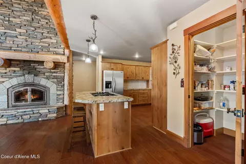 Kitchen - 700 Sunset View Ln, Hope, ID 83836 photo 1 of 5