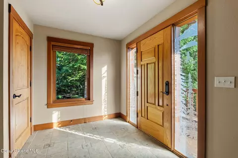 Entry Way - 700 Sunset View Ln, Hope, ID 83836 photo 1 of 7