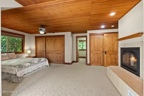 Bedroom - 700 Sunset View Ln, Hope, ID 83836 photo 4 of 6