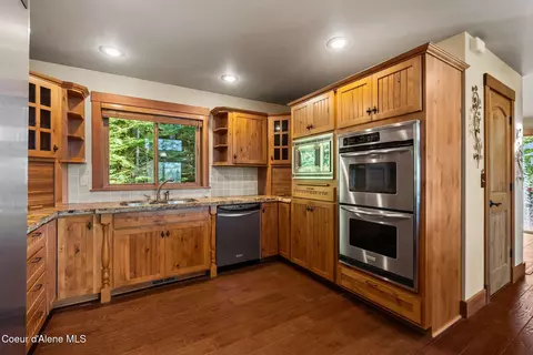 Kitchen - 700 Sunset View Ln, Hope, ID 83836 photo 3 of 5