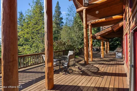 Exterior - 700 Sunset View Ln, Hope, ID 83836 photo 2 of 9