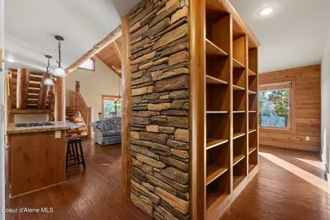 Entry Way - 700 Sunset View Ln, Hope, ID 83836 photo 4 of 7