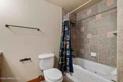 Bath - 700 Sunset View Ln, Hope, ID 83836 photo 2 of 4
