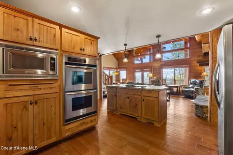 Kitchen - 700 Sunset View Ln, Hope, ID 83836 photo 2 of 5