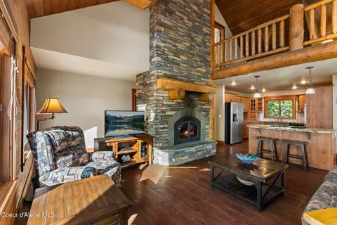 Living - 700 Sunset View Ln, Hope, ID 83836 photo 2 of 2