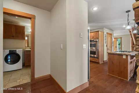 Entry Way - 700 Sunset View Ln, Hope, ID 83836 photo 5 of 7