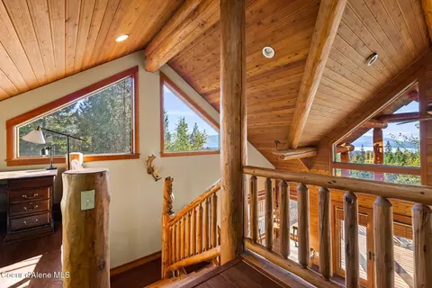 Entry Way - 700 Sunset View Ln, Hope, ID 83836 photo 6 of 7