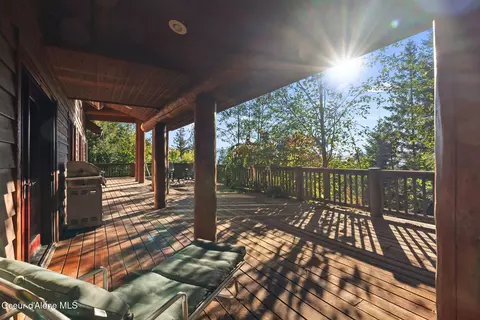 Exterior - 700 Sunset View Ln, Hope, ID 83836 photo 4 of 9