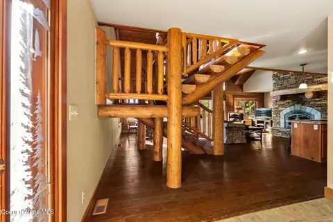 Entry Way - 700 Sunset View Ln, Hope, ID 83836 photo 7 of 7