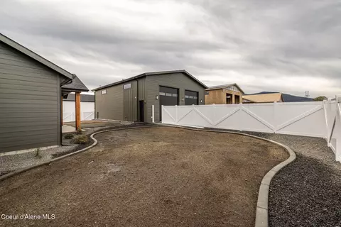 Exterior - 8039 W Splitrail Ave, Rathdrum, ID 83858 photo 5 of 7