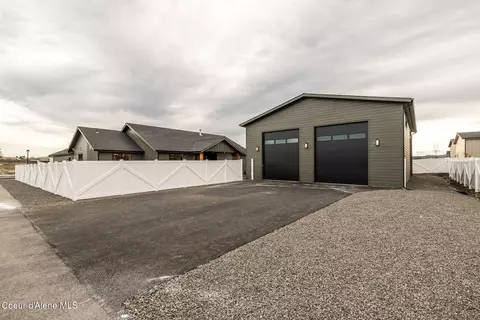 Exterior - 8039 W Splitrail Ave, Rathdrum, ID 83858 photo 2 of 7