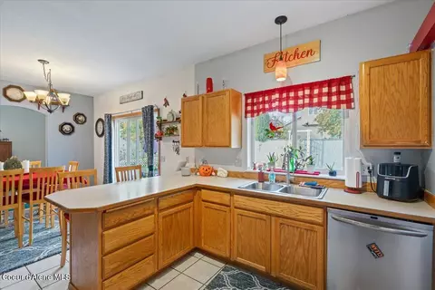 Kitchen - 1255 E Stockman Ave, Post Falls, ID 83854 photo 4 of 5